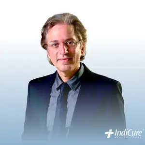 Image of Dr. Mudit Khanna, orthopedic surgeon in Mumbai.